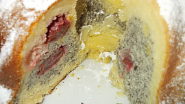 Vláčná  tvarohová  bábovka I. s ovocným středem