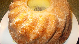 Vláčná  tvarohová  bábovka I. s ovocným středem