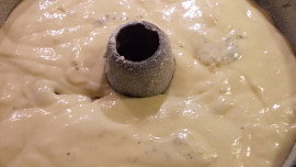 Vláčná  tvarohová  bábovka I. s ovocným středem