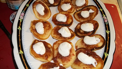 Vláčné lívanečky s ovocem