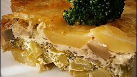 Zapečená brokolice se žampiony a bramborami