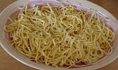 Zapečené špecle s kuřecím masem a zeleninou, Slanina+špecle
