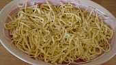 Zapečené špecle s kuřecím masem a zeleninou, Slanina+špecle