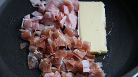 Zelený chřest s hráškem