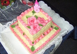Bezlepkový korpus na dort nebo i jako bábovka (Pekla jsem dceři k 6 narozeninám :) Každému moc chunal jako vždy :))