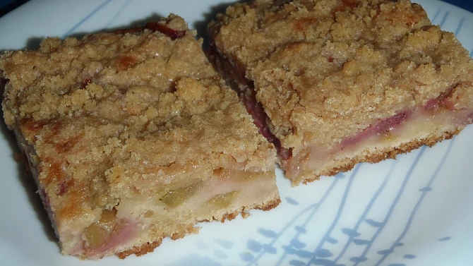 Božský JAREK (JAhodovo-REbarborový Koláč)