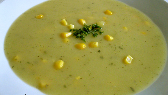 Bramborová krémová polévka s kukuřicí