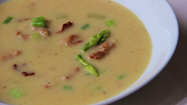 Chřestová polévka s kuřecím masem