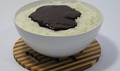 Čokoládová mléčná rýže z hrnce na rýži (Mléčná rýže s čokoládou)