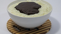 Čokoládová mléčná rýže z hrnce na rýži