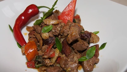 Drůbeží játra se zeleninou – pikantní