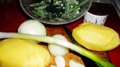 Fazolkovo-hrášková polévka s koprem, suroviny...