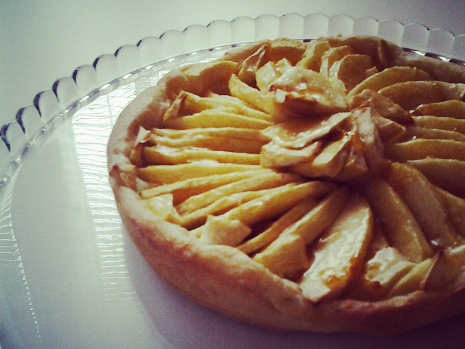 Francouzský křehký jablečný koláč