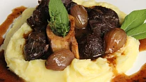 Hovězí osso buco na víně
