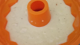 Hrnková pistáciová bábovka