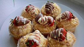 Jahodové muffiny s kokosovou drobenkou