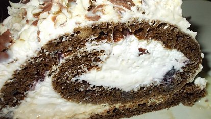 Café  roláda s jablečnou šlehačkovou pěnou