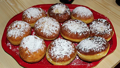 Koblihy s džemem a nutelou