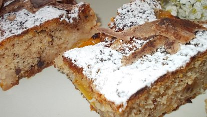 Buchta  s Kofilou, medem a  meruňkami