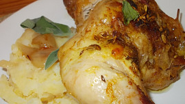 Kotlety na pivě, plněné slaninou, bylinkami a syrečkem