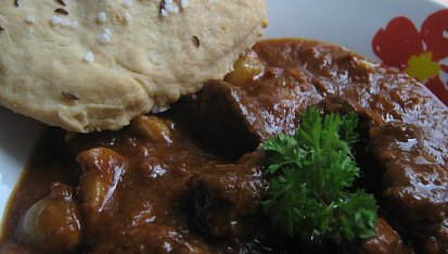 Krajanec-/podmáslový/ slaná buchta k omáčkám, s hovězím po burgundsku