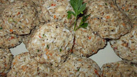 Křehké placičky z kuřecího masa, hlívy , mrkve a rýže