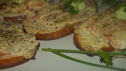 Křenové topinky se sýrem a Wasabi  / pálí moc.../
