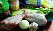 Krůtí stehna pečená na řapíkatém  celeru a brokolici (suroviny...)