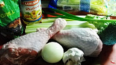 Krůtí stehna pečená na řapíkatém  celeru a brokolici, suroviny...