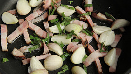 Kuřecí na šalotce a povidlech