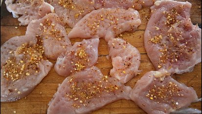 Kuřecí prso v Aztéckém pokladu, Maso nařežeme,naklepeme,okořeníme,pokapeme olejem a smažíme
