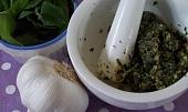 Mátovo-mandlový krém na vepřových medajloncích, Příprava pesta