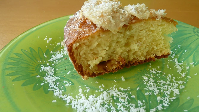 Moučník s pečeným pudinkem a  krustou ze strouhanky a kokosu