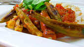 Pečená okra s rajčatovou omáčkou
