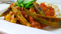 Pečená okra s rajčatovou omáčkou