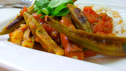 Pečená okra s rajčatovou omáčkou