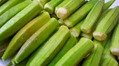 Pečená okra s rajčatovou omáčkou