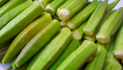 Pečená okra s rajčatovou omáčkou
