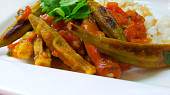 Pečená okra s rajčatovou omáčkou