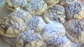 Profiteroles se šlehačkou aneb sladké bobečky mlsné rebečky, bobky se šlehačkou