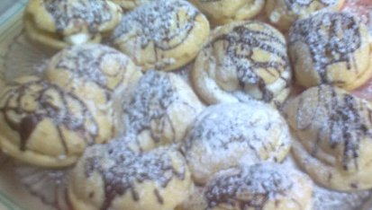 Profiteroles se šlehačkou aneb sladké bobečky mlsné rebečky, bobky se šlehačkou
