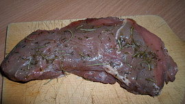 Rump steak v bylinkách