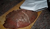 Rump steak v bylinkách, steak pořádně otřeme