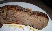 Rump steak v bylinkách (z obou stran silněji osolíme a opepříme...)