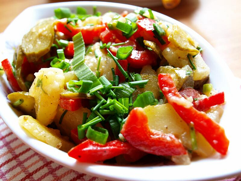 Selský bramborový salát s vůní Loštic