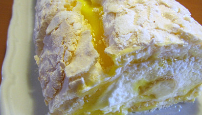 Sněhová citronová roláda