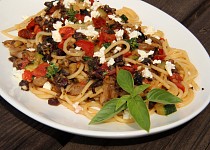 Špagety s olivovou tapenadou