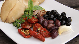 Špagety s olivovou tapenadou