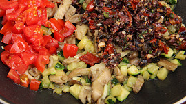 Špagety s olivovou tapenadou