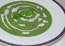 Špenátová polévka s řapíkatým celerem a ricottou
